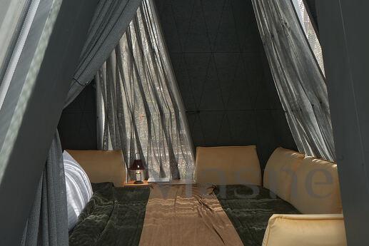 Budynok in the forest on VDNG, Kyiv - apartment by the day