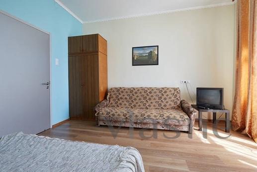 Spacious 2-bedroom in the metro, Saint Petersburg - apartment by the day