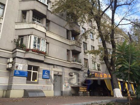 2 bedroom separate apartment m. Arsenal, Kyiv - apartment by the day