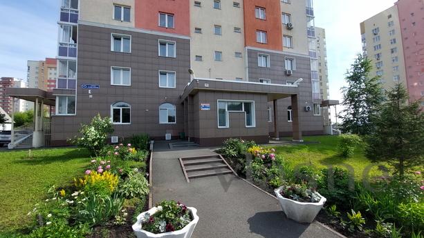 2 room Suite with Jacuzzi Five beds!, Kemerovo - apartment by the day