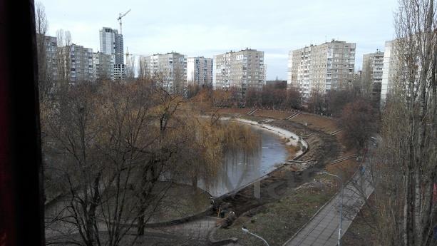 Studio in African style near lake, Kyiv - apartment by the day