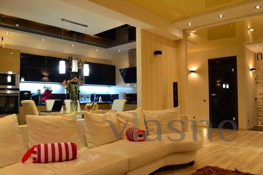 Comfortable modern equipped 2-bedroom apartment is located o
