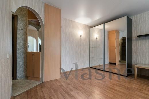 Marin Dom na Azina, 39, Yekaterinburg - apartment by the day