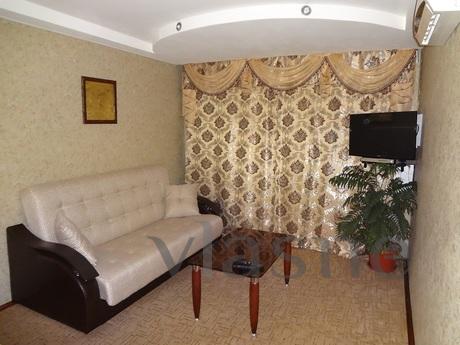The apartment in the short-term lease on the clock, day of t