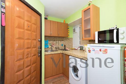 Compact studio apartment in the center, Yekaterinburg - apartment by the day