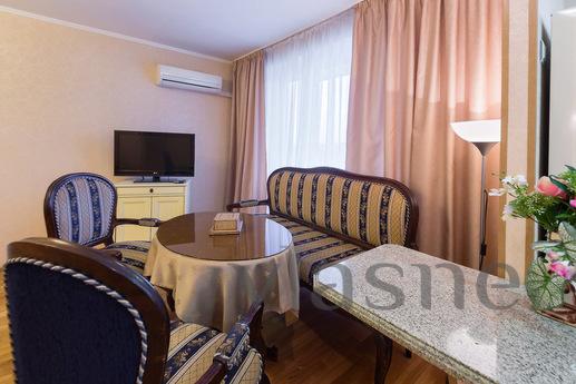 We offer daily and hourly luxury 2-bedroom apartment in a cl