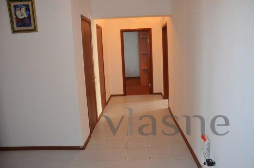 Very large and spacious apartment, Almaty - apartment by the day