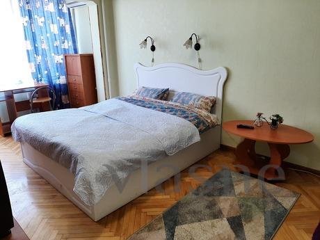 Сдам   уютную однокомнатную квартиру ,двуспальная кровать  ,
