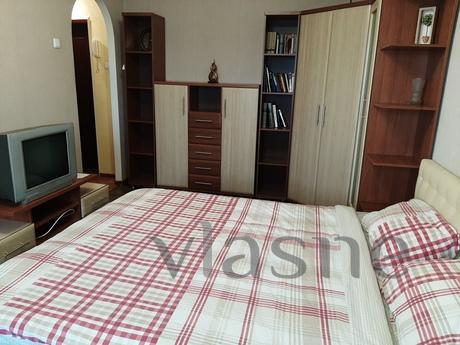 Studio apartment on Rusanovka, Kyiv - apartment by the day