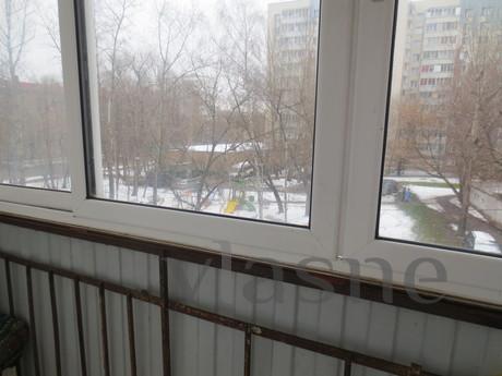 Bright and warm 2-bedroom apartment, Moscow - apartment by the day