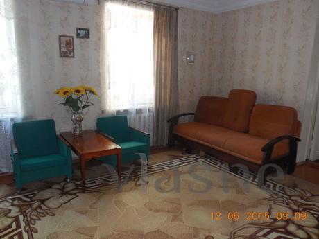 Own 3-bedroom house, Yevpatoriya - apartment by the day