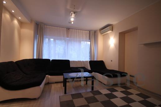 One-bedroom apartment near the American Embassy. Well-equipp