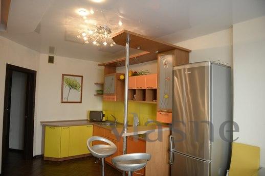 1 Bedroom bright studio, Tyumen - apartment by the day