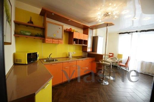 1 Bedroom bright studio, Tyumen - apartment by the day