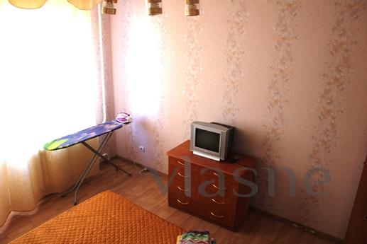 Bedroom large bright apartment, Tyumen - apartment by the day