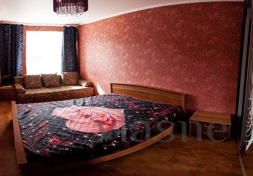 Two-bedroom apartment in the center of t, Tyumen - apartment by the day