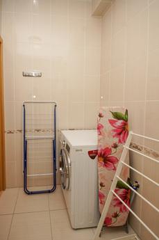Spacious two bedroom apartment, Omsk - apartment by the day