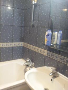 Apartment with repair near the metro, Kharkiv - apartment by the day