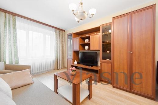 For rent 2 bedroom apartment st. M Kiev (2 min walk) on the 