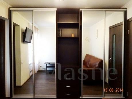 Beautiful 2 bedroom apartment, Kemerovo - apartment by the day