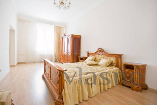 The apartment is located in the heart of St. Petersburg. Win