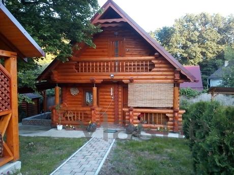 Дом мансардного типа из сруба. Есть сауна,бассейн,мангал,бес