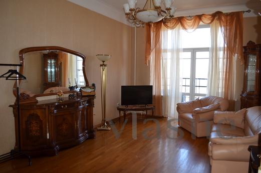 Cozy 4-room apartment of 180 m2 with a view of the Peter and
