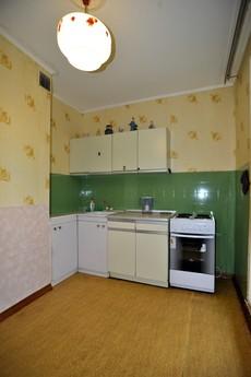 Уютная квартиры с косметическим ремонтом, Москва - квартира посуточно