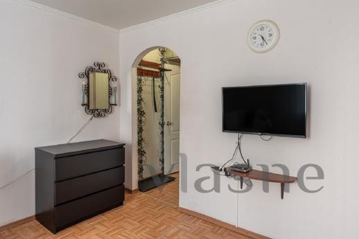 2 square meters near the shopping center, Novosibirsk - apartment by the day