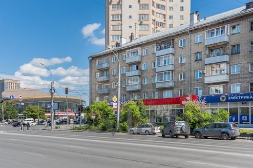 2 square meters near the Circus, Novosibirsk - apartment by the day