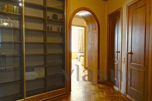 One-bedroom apartment near the Zoo, Moscow - apartment by the day