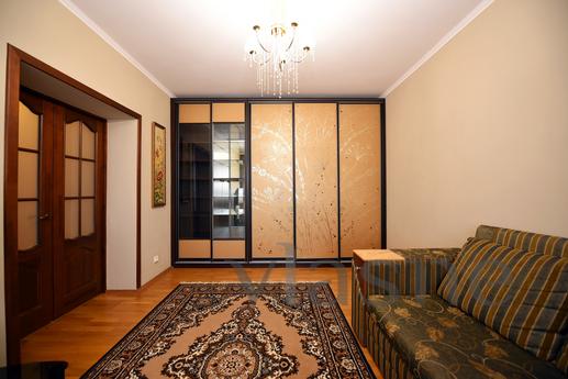 2-room apartment center Borispol for dai, Boryspil - apartment by the day