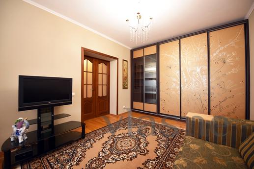 2-room apartment center Borispol for dai, Boryspil - apartment by the day