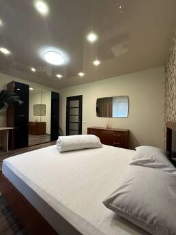 Daily rent 3-room apartment in Pechersk, Lesi Ukrainky, Kyiv - apartment by the day
