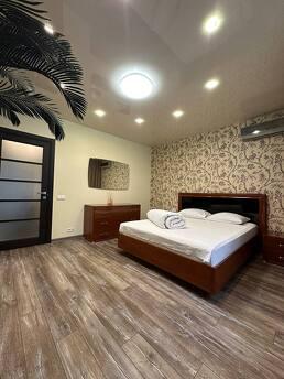 Daily rent 3-room apartment in Pechersk, Lesi Ukrainky, Kyiv - apartment by the day