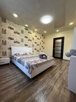 Daily rent 3-room apartment in Pechersk, Lesi Ukrainky, Kyiv - apartment by the day
