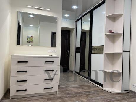 Daily rent 3-room apartment in Pechersk, Lesi Ukrainky, Kyiv - apartment by the day