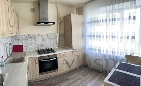 Daily rent 3-room apartment in Pechersk, Lesi Ukrainky, Kyiv - apartment by the day