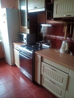 3 bedroom apartment for rent, Chernomorsk (Illichivsk) - apartment by the day