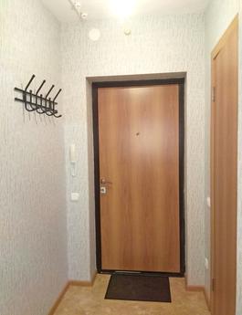 Studio in a new house, Krasnoyarsk - apartment by the day
