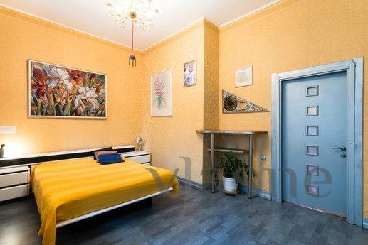 Уютная 4 комнатная квартира в центре, Санкт-Петербург - квартира посуточно