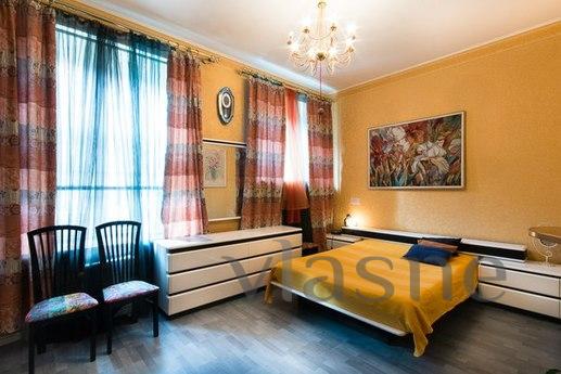 Уютная 4 комнатная квартира в центре, Санкт-Петербург - квартира посуточно