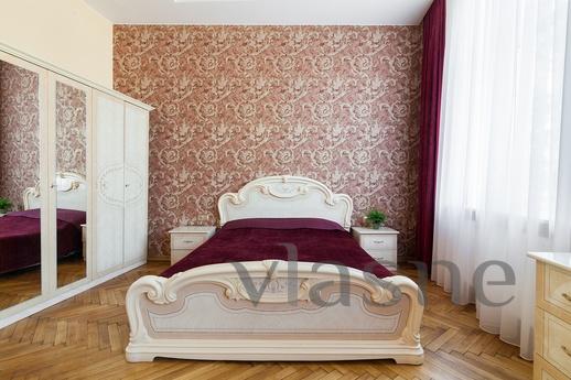 Cozy 1 bedroom apartment in the center, Lviv - apartment by the day