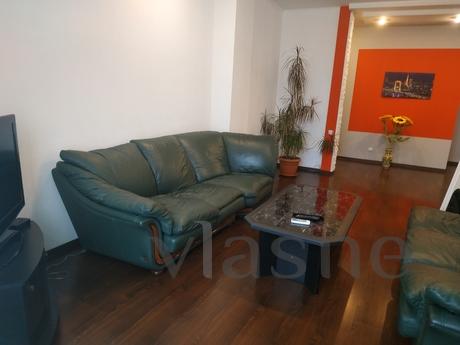 Apartment with two separate bedrooms, two balconies. Exit fr