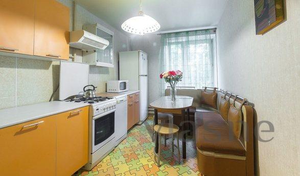Cozy 1-kk apartment 5 minutes from the m, Moscow - apartment by the day