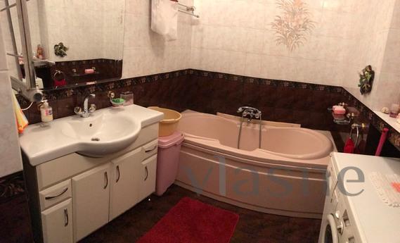 Cozy 3 bedroom apartment in the center, Kharkiv - apartment by the day