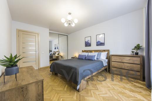 Luxury 2k apartment on m. Palace of Spor, Kyiv - apartment by the day