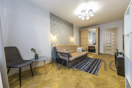 Luxury 2k apartment on m. Palace of Spor, Kyiv - apartment by the day