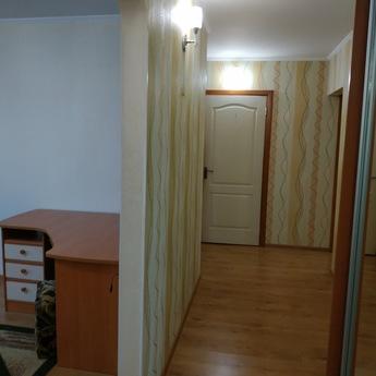 3 bedroom apartment in a residential are, Chernomorsk (Illichivsk) - apartment by the day