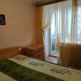 3 bedroom apartment in a residential are, Chernomorsk (Illichivsk) - apartment by the day